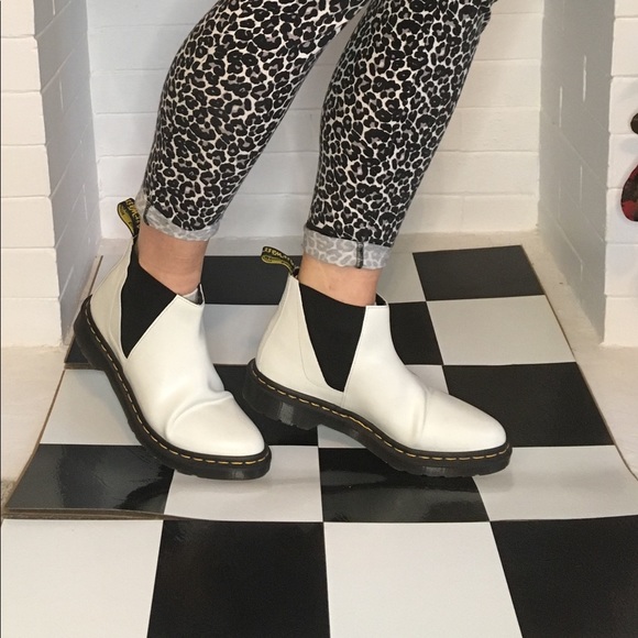Dr Martens white leather Chelsea boots. Size 9 W. Lightly used. - Picture 8 of 14